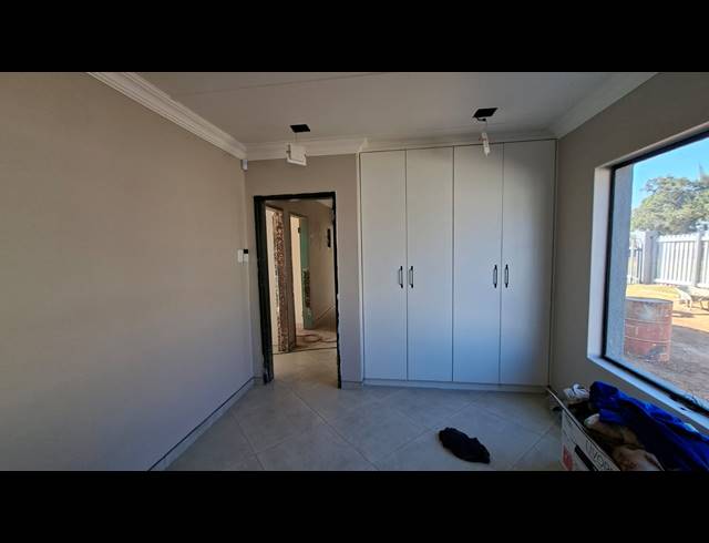 3 BEDROOM FREEHOLD TO LET IN MINNEBRON